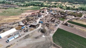 AW505424_02-300x169 Köy kül oldu, caminin içi sağlam kaldı