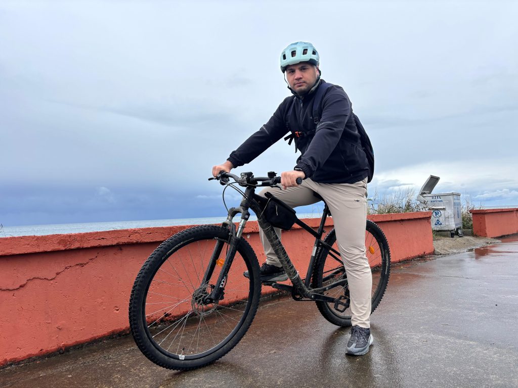 dr-1024x768 Acil serviste hayat kurtarıyor, dağlarda pedal çeviriyor